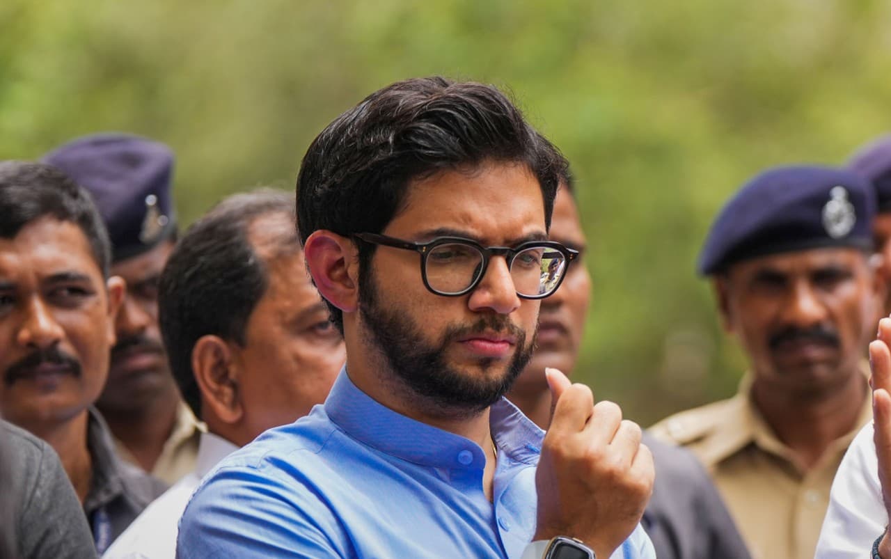 Maharashtra Politics: एकनाथ शिंदे को इस्तीफा देने को कहा गया ? आदित्य ठाकरे के दावे से राजनीति गरम