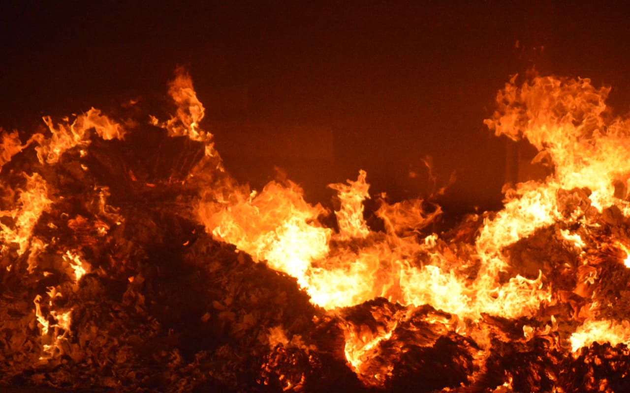 नालंदा में खाना बनाने के दौरान रसोई गैस में लगी आग, एक ही परिवार के तीन लोग झुलसे