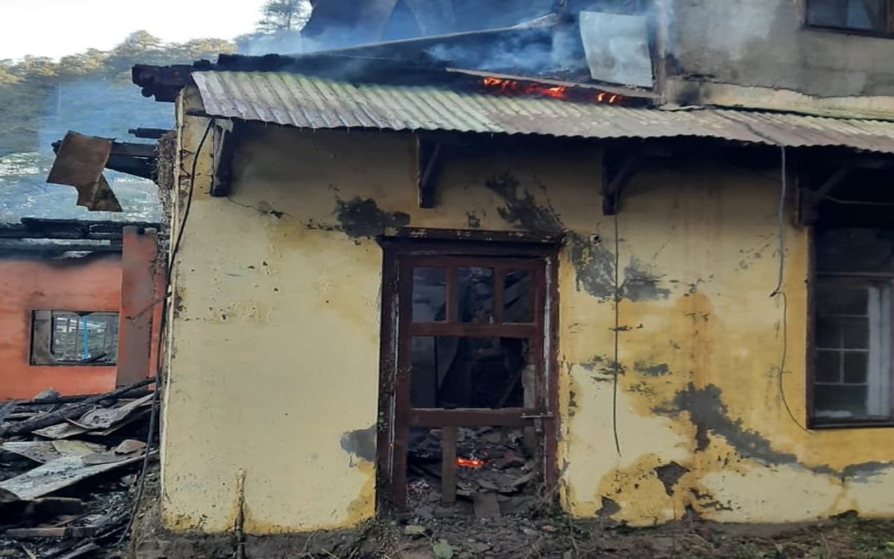 शिमला में CM आवास के पास ऐतिहासिक इमारत में लगी आग, महात्मा गांधी से जुड़ा है 'फिरग्रोव' का इतिहास