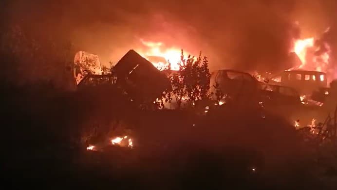 UP News: सहारनपुर में पेपर मिल के गोदाम में लगी भीषण आग, फायर ब्रिगेड की कई गाड़ियां मौके पर