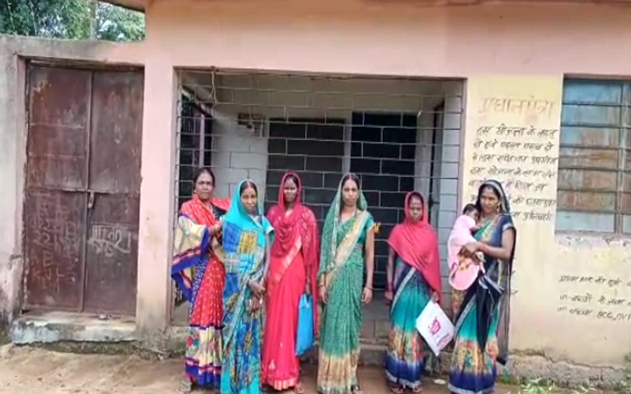 महीनों से बंद है गढ़वा के रमकंडा की 90 प्रतिशत आंगनबाड़ी केंद्र, बच्चे हो रहे कुपोषित