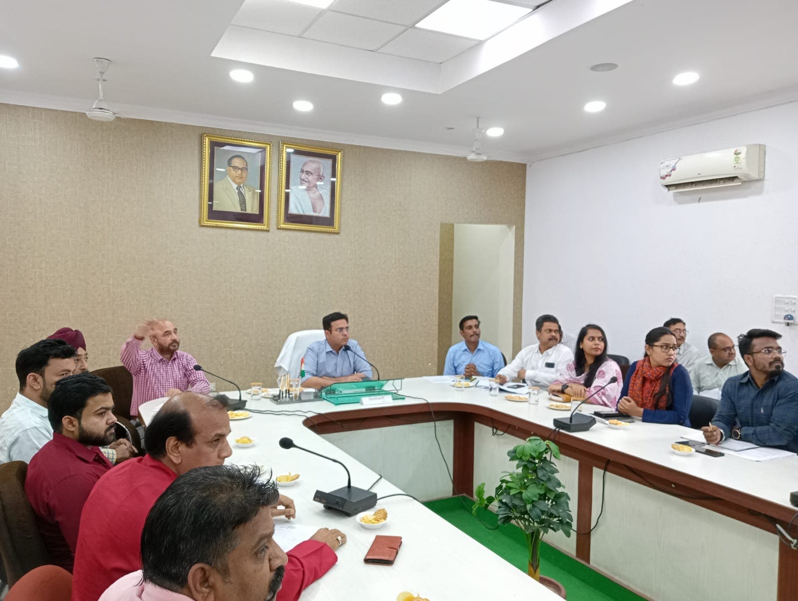 आगरा जी 20ः बैठक से पहले एक जैसे होंगे पेठा व्यवसाय के श्राइन बोर्ड, टेराकोटा रंग से रंगे जाएंगे मकान