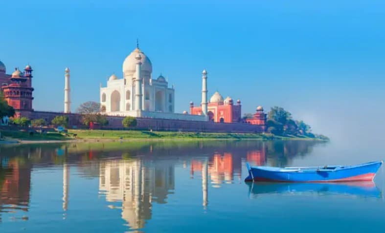हॉप ऑन हॉप ऑफ बस से करें आगरा के प्रमुख पर्यटन स्थलों की सैर, यकीन न हो तो देख लीजिए वीडियो