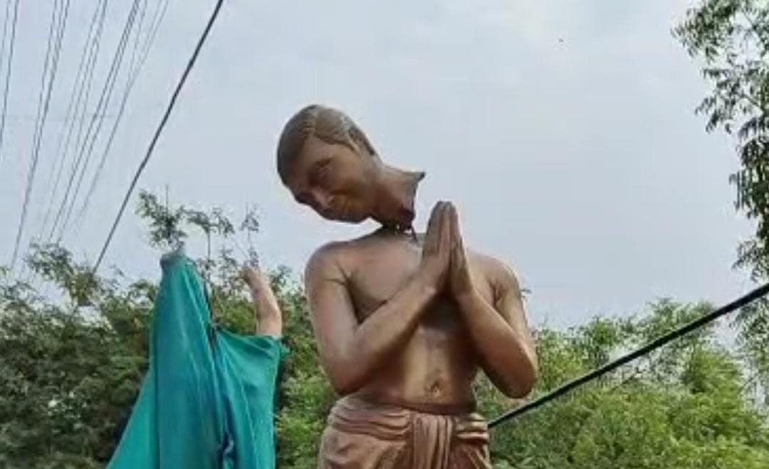 आगरा में बनी योग प्रतिमाओं को किया गया क्षतिग्रस्त, पुलिस आरोपियों के तलाश में जुटी