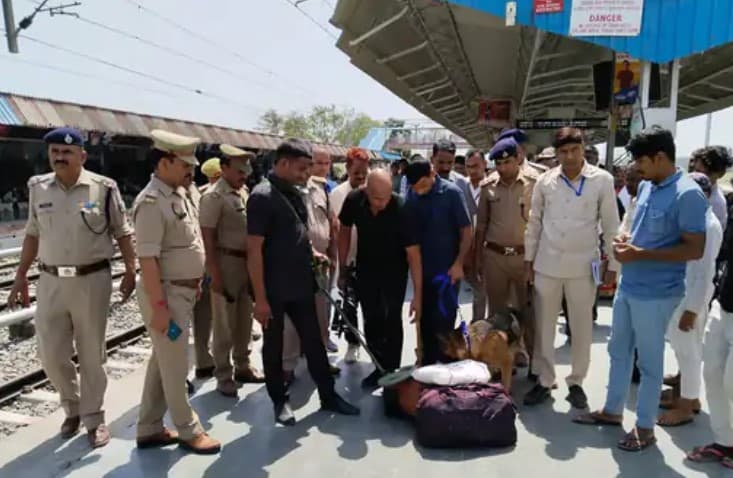 आजमगढ़ रेलवे स्टेशन को बम से उड़ाने की मिली धमकी, चप्पे-चप्पे पर आरपीएफ और जीआरपी तैनात