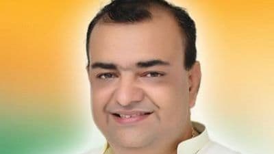 रामपुर में आजम खान को चुनौती देना आसान नहीं, फिर भी मैदान में कूदने वाले आकाश सक्सेना कौन हैं?