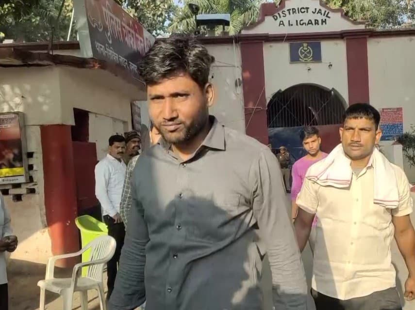 Hathras Case: सामूहिक दुष्कर्म और हत्या के मामले में कोर्ट से बरी तीन आरोपी, आज अलीगढ़ कारागार से हुए रिहा