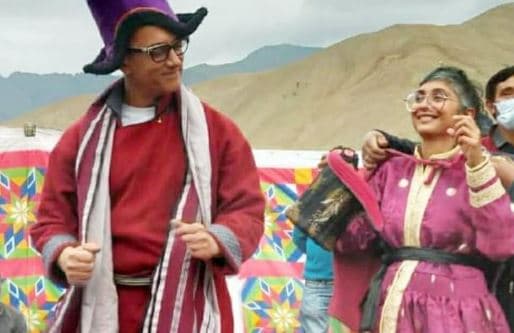 रेड कलर के आउटफिट और पर्पल हैट में दिखे आमिर खान, तलाक के बाद किरण राव के साथ किया डांस, VIDEO वायरल