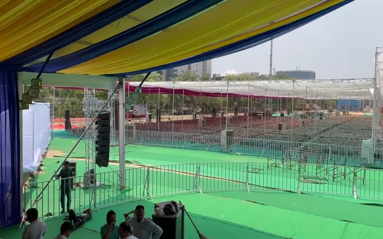 Delhi: रामलीला मैदान में केजरीवाल की वापसी, अध्यादेश के खिलाफ आज मेगा रैली