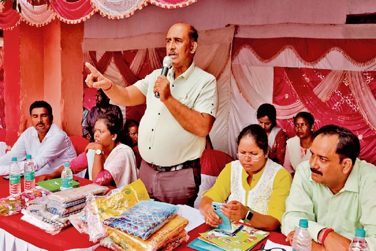 आपकी योजना आपकी सरकार कार्यक्रम में महिला की व्यथा : 25 साल पहले मरे पति, अब भी नहीं मिला डेथ सर्टिफिकेट