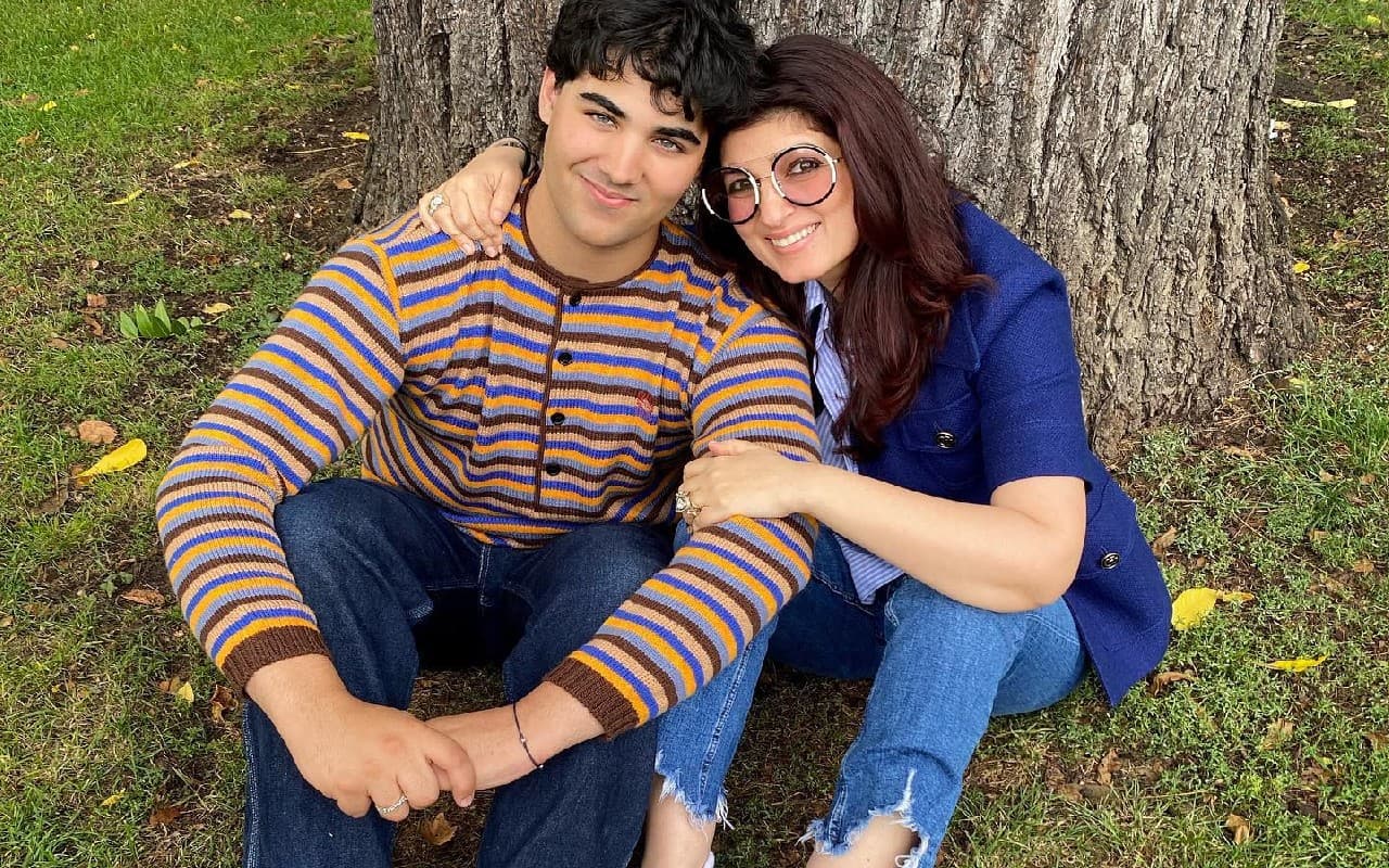 20 साल के हुए अक्षय कुमार-ट्विंकल खन्ना के बेटे आरव, पापा की तरह ही हैंडसम है स्टारकिड, PHOTOS