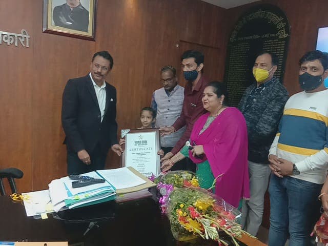 गुमला की छह साल की आरोही ने हनुमान चालीसा पाठ में बनाया वर्ल्ड बुक ऑफ रिकॉर्ड्स