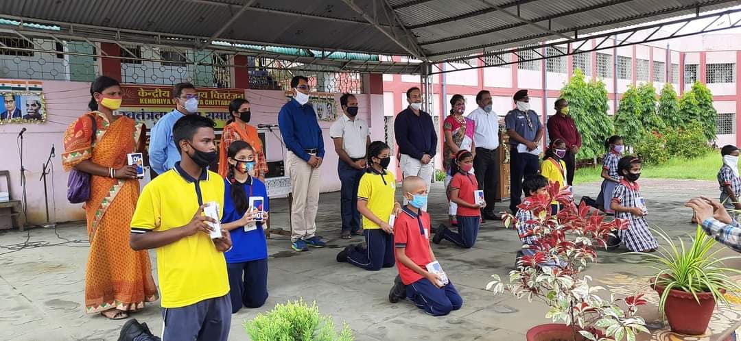 West Bengal : लॉकडाउन में ऑनलाइन पढ़ाई नहीं कर पा रहे बच्चों की आंखों से क्यों छलक उठे आंसू ?