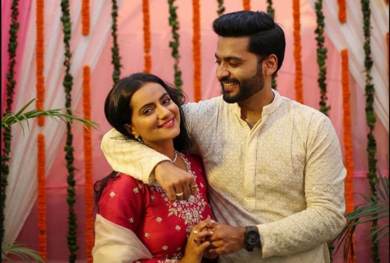 आस्था चौधरी ने अब शेयर की रोका सेरेमनी की तसवीरें, सिद्धार्थ शुक्ला संग किया था इस शो में काम