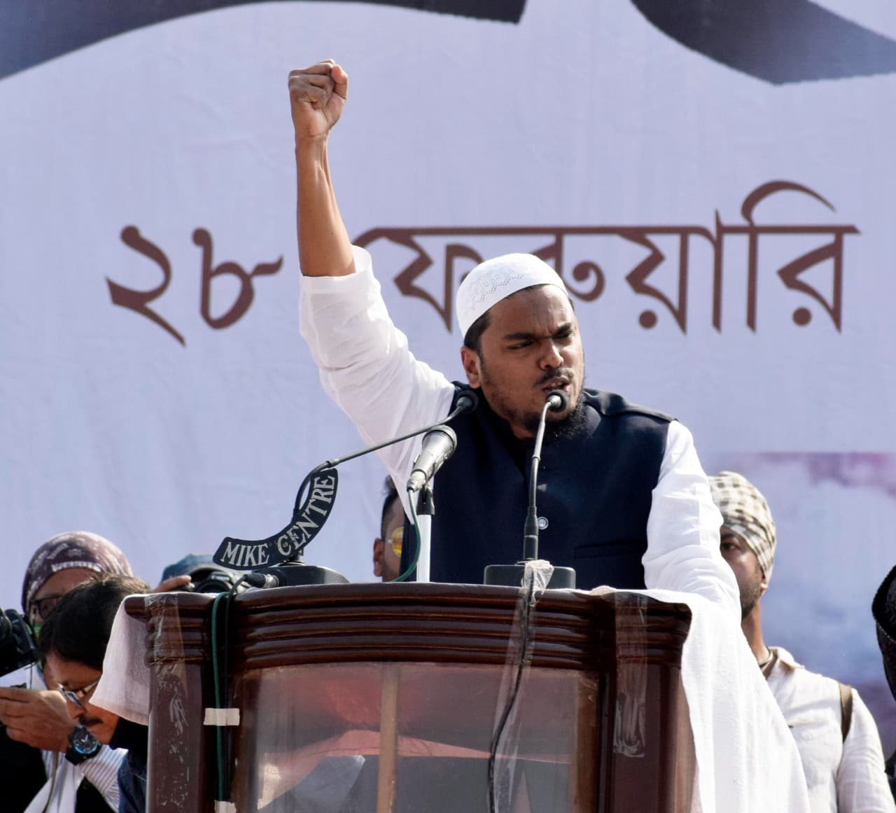 पीरजादा अब्बास की राजनीतिक करियर हिट या फ्लॉप? एग्जिट पोल के आंकड़ें में ISF कहां है