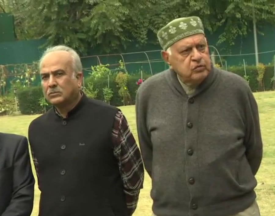 Durga Ashtami Puja  : फारूक अब्दुल्ला पहुंचे दुर्गा नाग मंदिर, शांति और जन कल्याण के लिए प्रार्थना की