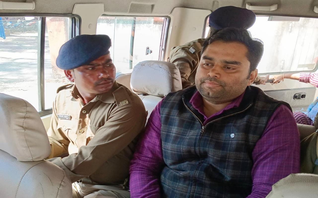 झारखंड : धनबाद एसीबी ने 20 हजार रिश्वत लेते खाद्य सुरक्षा पदाधिकारी समेत दो लोगों को किया गिरफ्तार