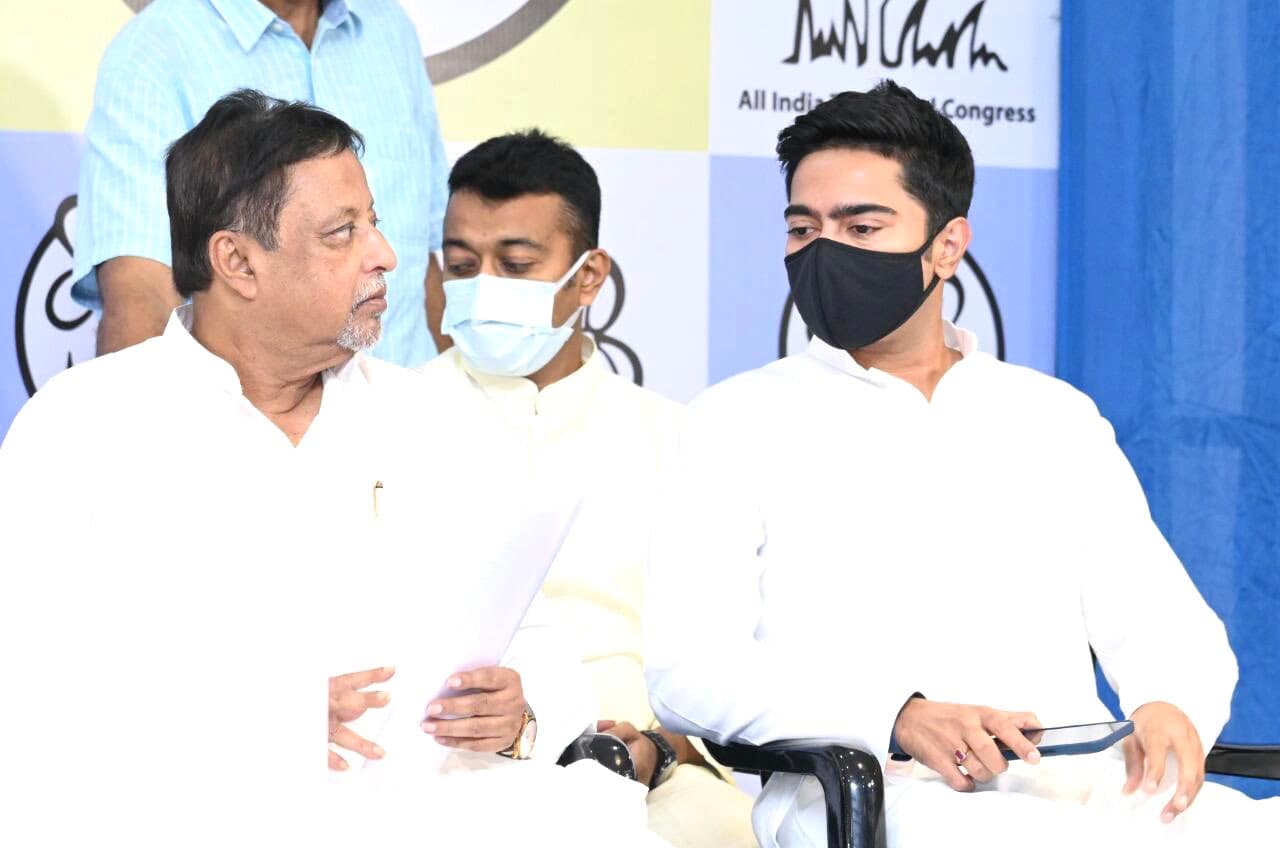 मचेगा हंगामा! ममता के परिवार तक फिर पहुंची जांच की आंच, सांसद अभिषेक बनर्जी को ईडी ने पूछताछ के लिए बुलाया