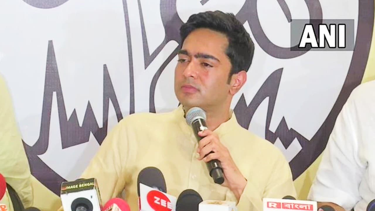 अर्पिता मुखर्जी TMC की नहीं, पार्थ चटर्जी BJP में शामिल हो जायेंगे, तो बन जायेंगे संत: अभिषेक बनर्जी