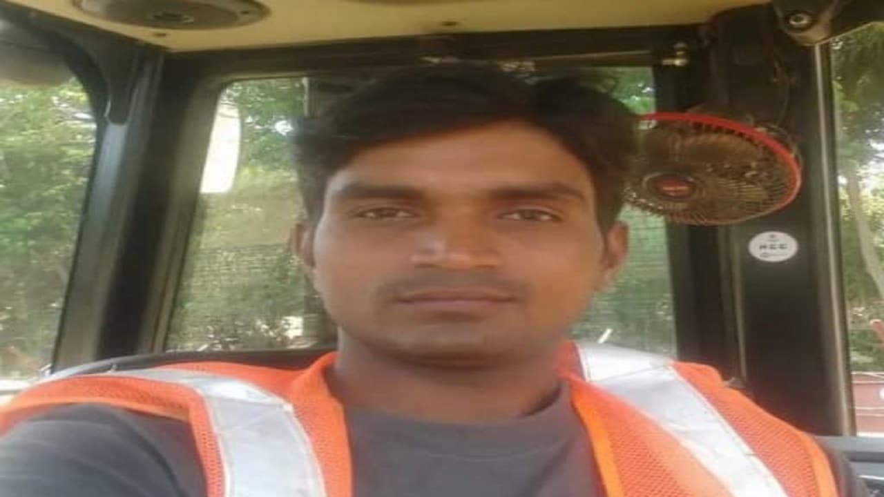 Jharkhand News: झारखंड में दो बच्चों की मां के साथ फरार हुआ एक बच्चे का पिता, पति ने लगाई न्याय की गुहार Jharkhand News: झारखंड में दो बच्चों की मां के साथ फरार हुआ एक बच्चे का पिता, पति ने लगाई न्याय की गुहार