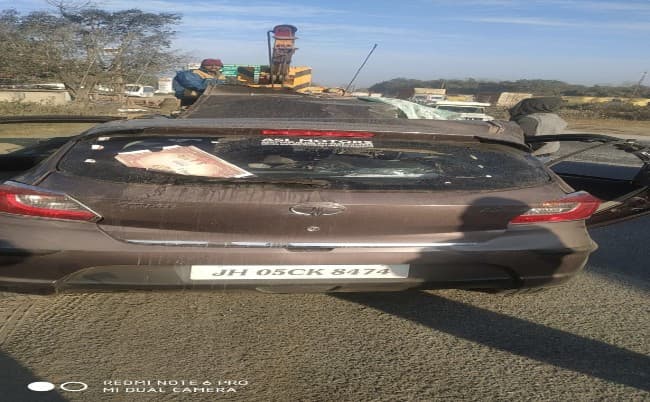 रांची टाटा रोड पर दर्दनाक हादसा, कार ने ट्रक को पीछे से मारी टक्कर, चार की मौत एक घायल