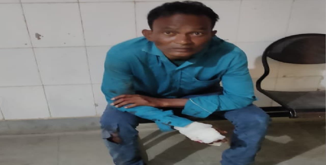 Jharkhand News : चाईबासा में अज्ञात वाहन की चपेट में आने से 1 व्यक्ति की मौत, एक घायल