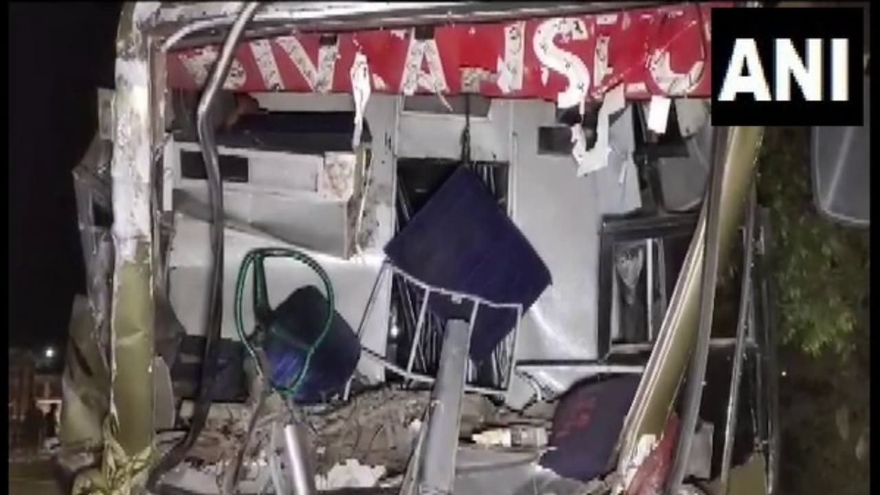 Big Accident in MP: एमपी में बड़ा हादसा, बस-ट्रक की टक्कर में तीन की मौत, सात लोग हुए घायल