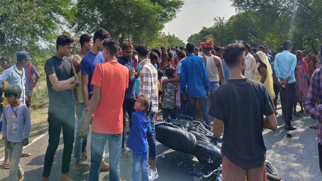 Bihar: मुंगेर में हाइवा की चपेट में आकर बाइक सवार 2 युवकों की मौत, खड़गपुर-बरियारपुर मुख्य मार्ग पर हादसा