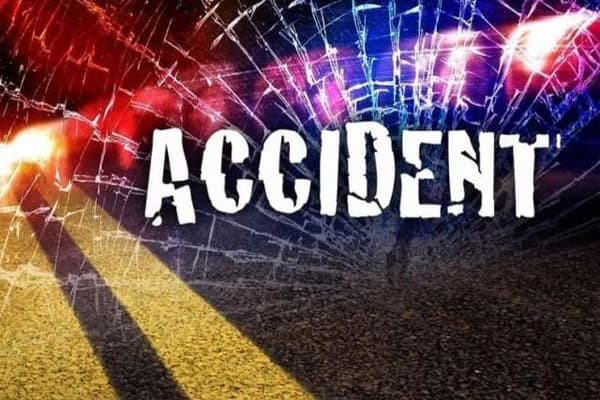 कार पेड़ से टकरायी, दो दोस्त की मौत