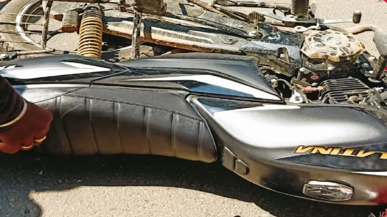 Madhya Pradesh News: मध्य प्रदेश के उमरिया में भीषण सड़क हादसा, पेड़ से टकराई कार, पांच लोगों की मौत