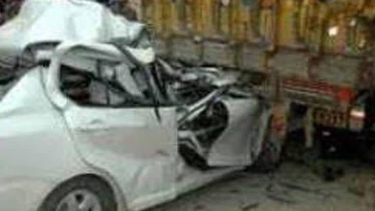 रोहतास में खड़े ट्रक से टकरायी कार, मैहर धाम से लौट रहे जहानाबाद के दो युवकों की मौत, तीन घायल