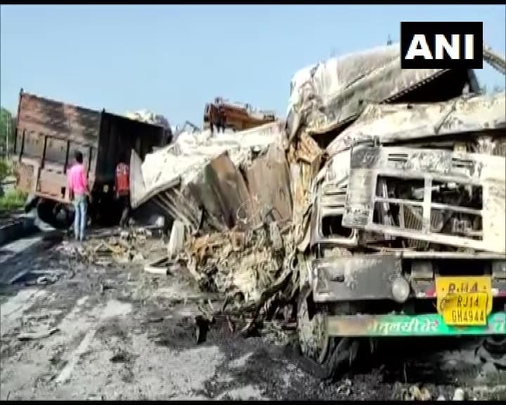 राजस्थान के अजमेर में भीषण सड़क हादसा, दो ट्रेलरों में जोरदार टक्कर के बाद लगी आग, 4 लोगों की मौत