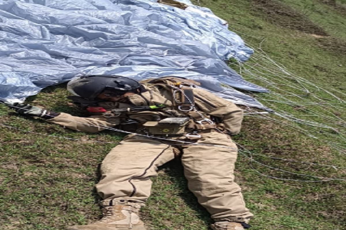 बंगाल में पैराशूट ट्रेनिंग के दौरान सेना के जवान की मौत, पुलिस लगा रही है हादसे का पता