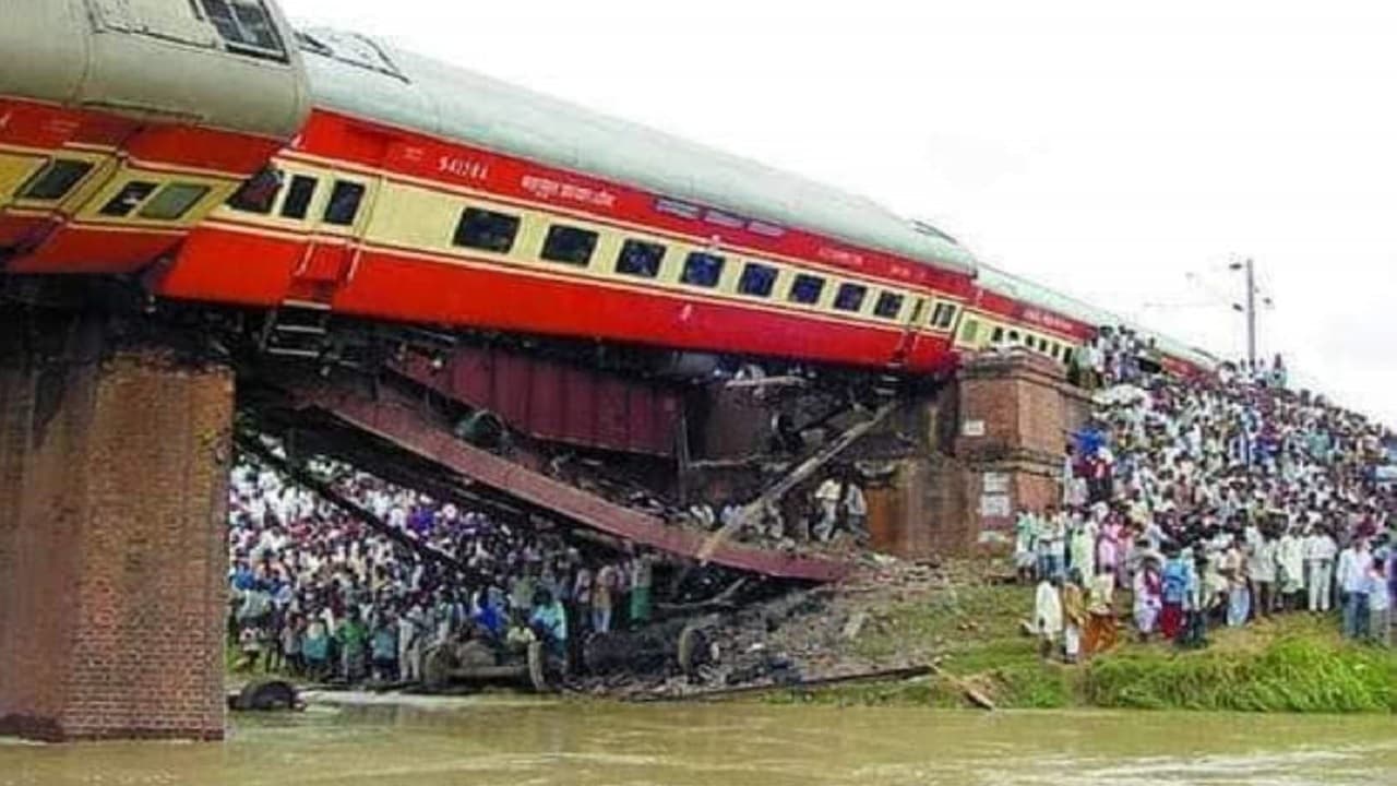 बिहार में राजधानी एक्सप्रेस तक की बोगी नदी में समा चुकी, यहीं हुआ देश का सबसे बड़ा रेल हादसा, जानिए..