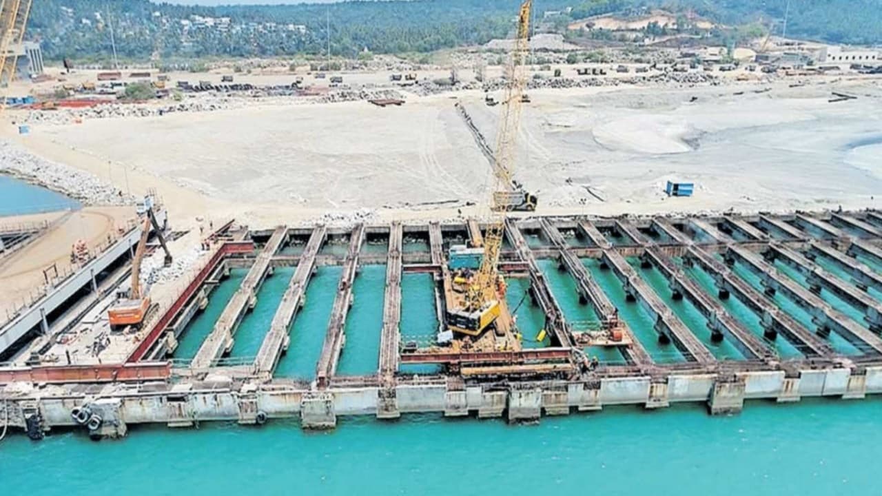 Adani Vizhinjam Port: केरल में गौतम अदाणी 20 हजार करोड़ निवेश कर बना रहे नया पोर्ट, जानें क्यों है बेहद खास