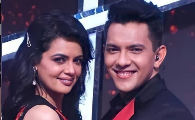 आदित्‍य नारायण पत्‍नी श्वेता संग 'Nach Baliye 10' में आ सकते हैं नजर, पढ़ें लेटेस्‍ट अपडेट