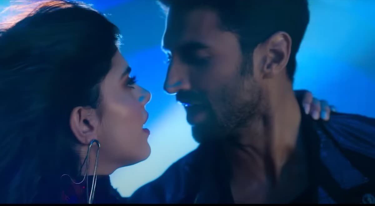 Saasein Dene Aana song:आदित्य रॉय और संजना सांघी की रोमांटिक केमिस्ट्री,ओम द बैटल विदिन का नया गाना रिलीज