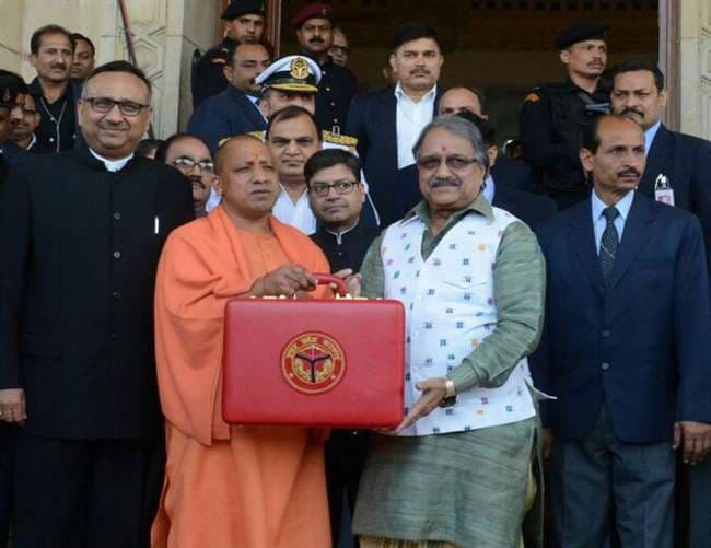 आप भी हैं योगी सरकार के फ्री लैपटॉप योजना के पात्र? यहां जानिए आवेदन से लेकर डॉक्यूमेंट तक की सारी जानकारी