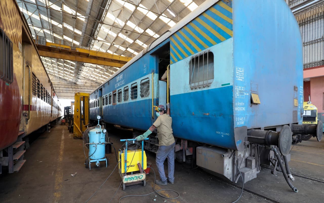 Indian Railways : Coronavirus से 13 लाख कर्मचारियों को बचाने के लिए रेलवे ने तैयार की गाइडलाइन