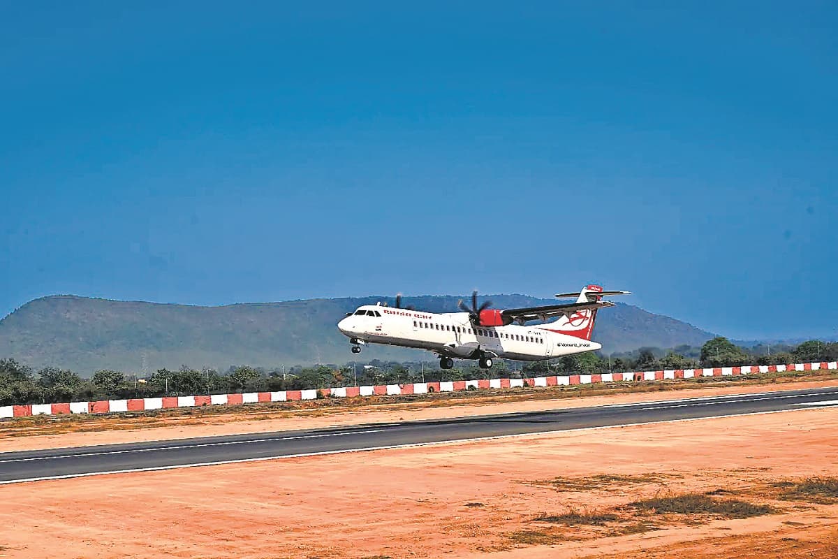 राउरकेला एयरपोर्ट से 4 दिन बाद भुवनेश्वर के लिए रवाना हुई फ्लाइट