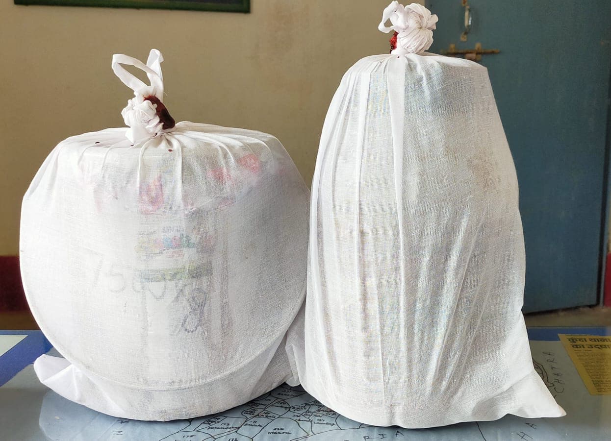 चतरा में अफीम तस्करों के खिलाफ पुलिस को मिली बड़़ी सफलता, 12 किलो अफीम के साथ तस्कर गिरफ्तार