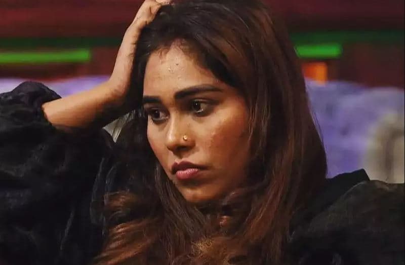 Bigg Boss 15:बिग बॉस के कहने पर भी शो छोड़ने को तैयार नहीं अफसाना खान, क्रू मेंबर्स को भेजकर निकालना पड़ा बाहर