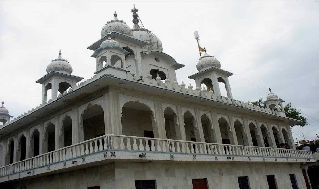 मुजफ्फरपुर: गुरुद्वारा में घुसा खून से लथपथ युवक, करने लगा नृत्य, कारण जान रह जाएंगे हैरान… मुजफ्फरपुर: गुरुद्वारा में घुसा खून से लथपथ युवक, करने लगा नृत्य, कारण जान रह जाएंगे हैरान…