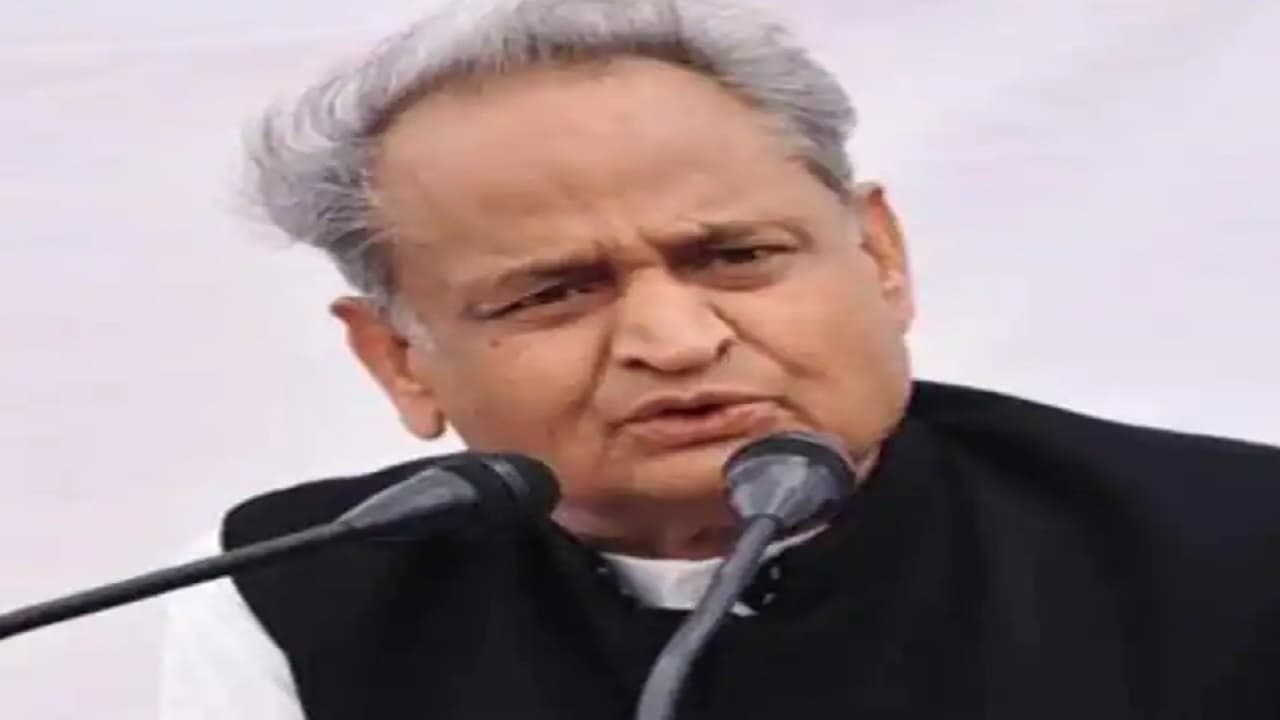 राजस्थान में अकेले पड़ गए गहलोत, सभी मंत्रियों ने दे दिया इस्तीफा, आज शपथ ग्रहण में होगा फैसला