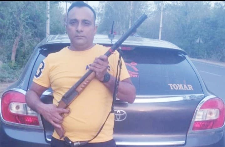 आगराः दो पड़ोसियों में विवाद के बीच चली गोली राहगीर को लगी, घायल अवस्था में पुलिस ने कराया भर्ती