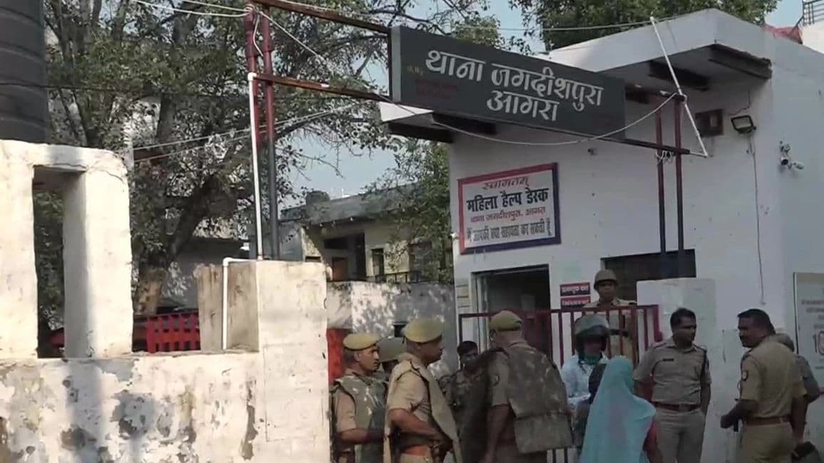 Agra News: पुलिस हिरासत में युवक की मौत, 5 पुलिसकर्मी सस्पेंड, जानें अब तक क्या हुआ