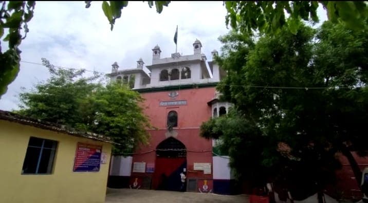 वैक्सीनेशन का सर्टिफिकेट दिखाकर ही जेल में भाइयों को राखी बांध पाएंगी बहनें, खुली मिठाई पर रहेगी रोक