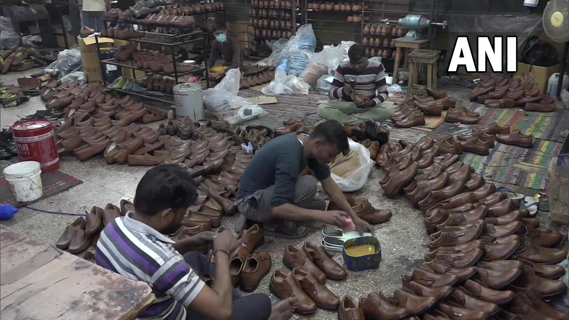 रूस-यूक्रेन की जंग से जूता उद्योग पर महंगाई की मार, कच्चे तेल के दाम बढ़ने से आगरा के व्यापारी चिंतित