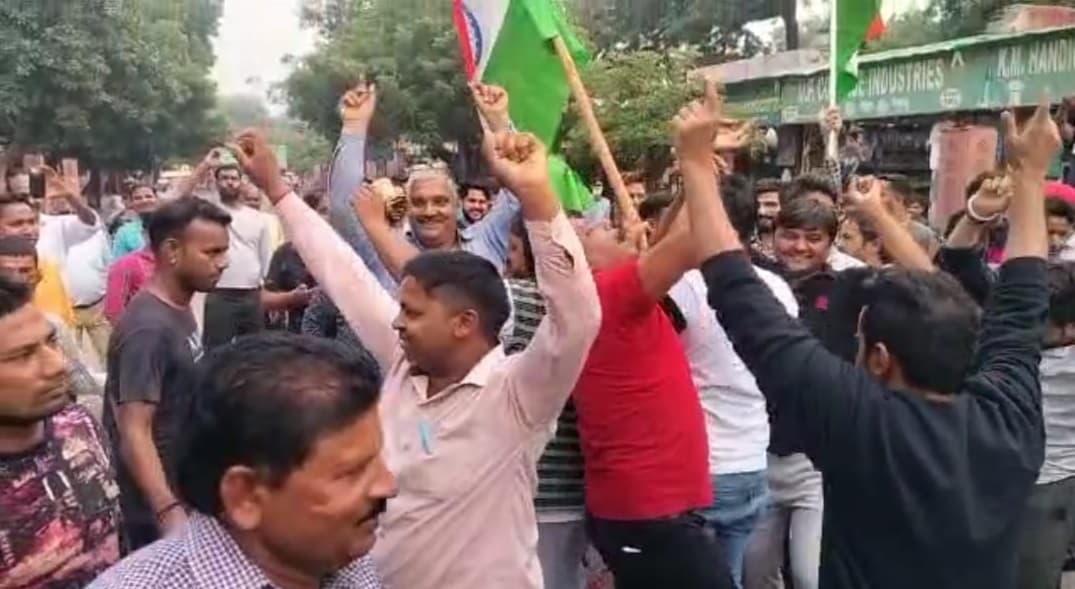 Agra: ताजगंज मामले में व्यापारियों को बड़ी राहत, SC ने खारिज किया व्यावसायिक गतिविधियों पर रोक का आदेश