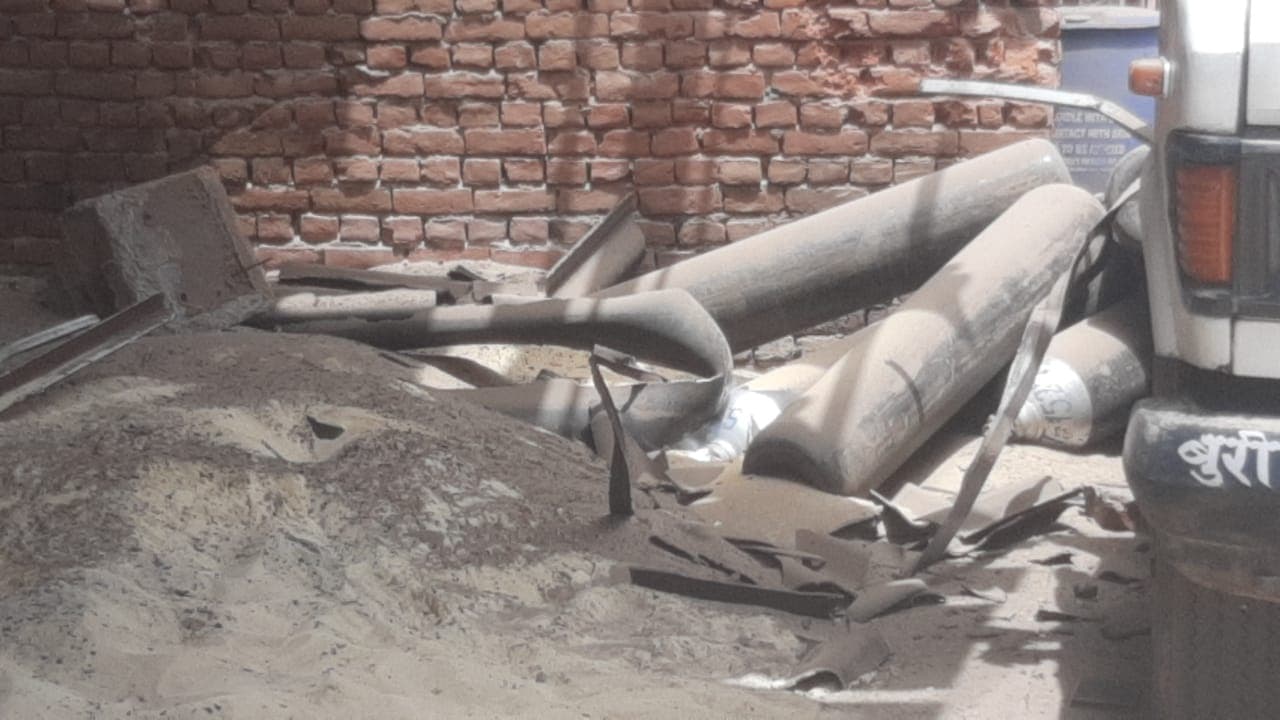 आगरा में G-20 के लिए दीवारों पर बन रही धार्मिक आकृतियों का विरोध, सिख और हिंदू संगठनों ने जताई नाराजगी आगरा में G-20 के लिए दीवारों पर बन रही धार्मिक आकृतियों का विरोध, सिख और हिंदू संगठनों ने जताई नाराजगी